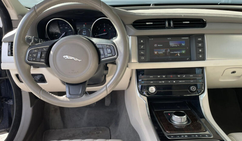Jaguar Diverse Jaguar XF 20d Portfolio Automatic voll